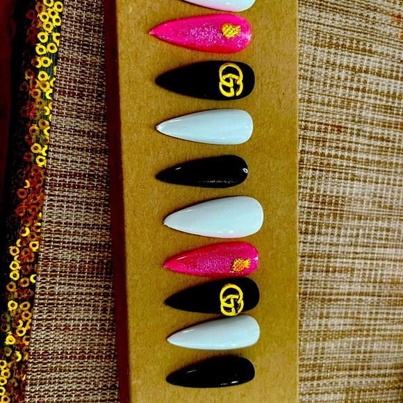 Press on nails - Picture 3 of 4
